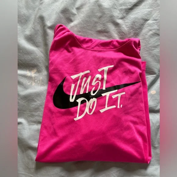 NWT: Nike DRI fit long sleeve with hood